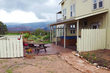 Skyridge Inn Тори Екстериор снимка